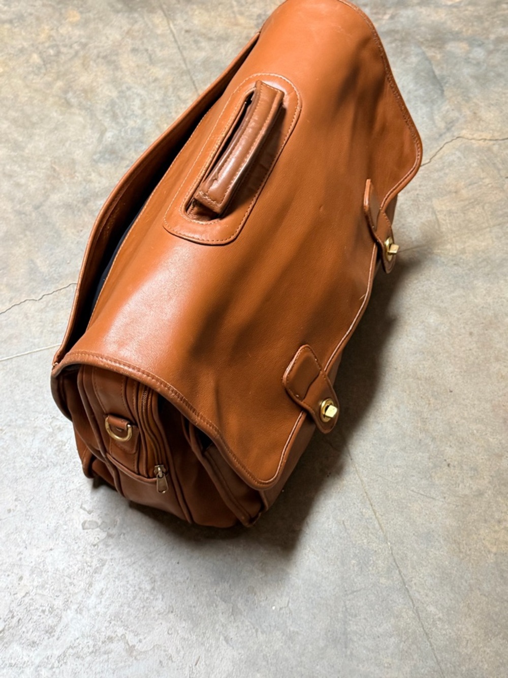Vtg.. 90’s Coach Leather Briefcase in Tan Cognac Brown (No Shoulder Strap) - Picture 4 of 16